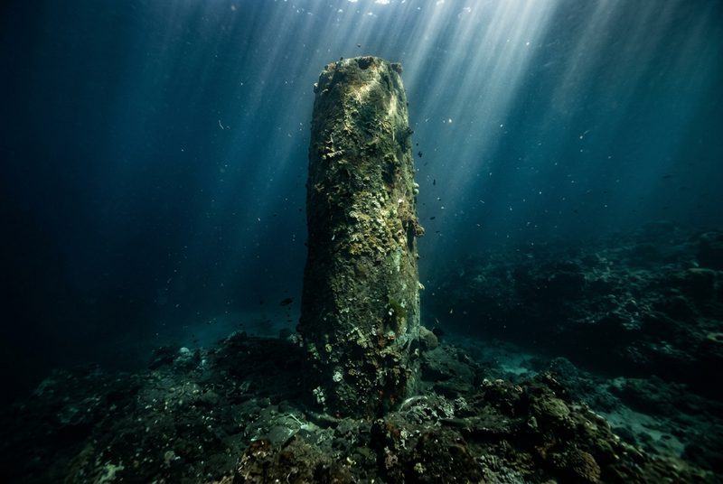 La Sombra Bajo el Moái: Sonar detecta una estructura megalítica sumergida a tres kilómetros de Isla de Pascua